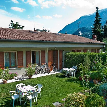 Casa Facchinetti Yellow Apartment Malcesine Exterior photo